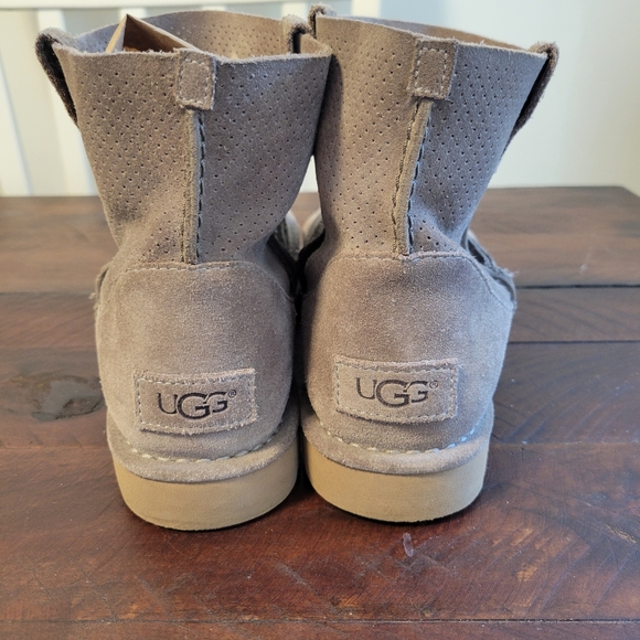 NEW UGG Classic Unlined Mini Perf Sz9 Boot, Mole - Picture 2 of 5